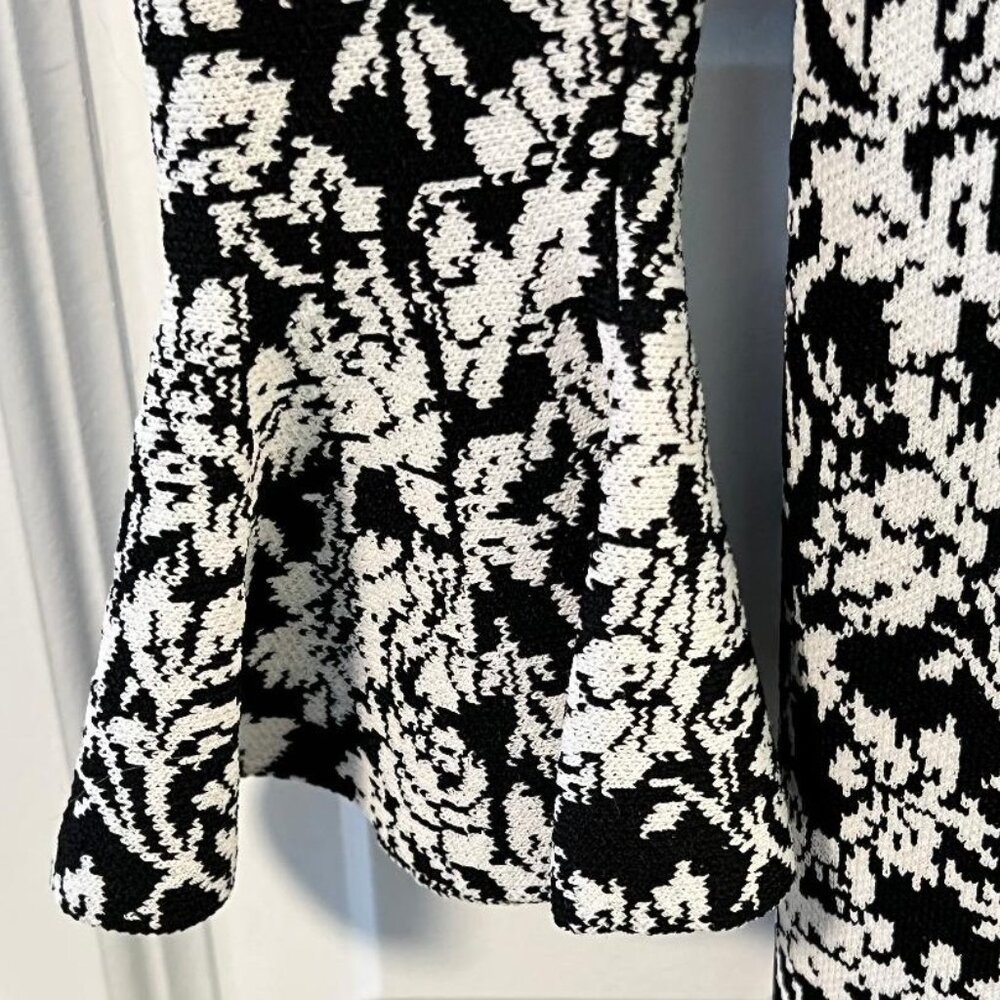 Michael Kors Bodycon Floral Knit Dress - Picture 4 of 7